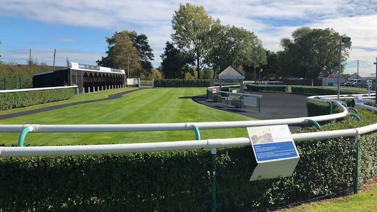HUNTINGDON PARADE RING 16X9.jpg